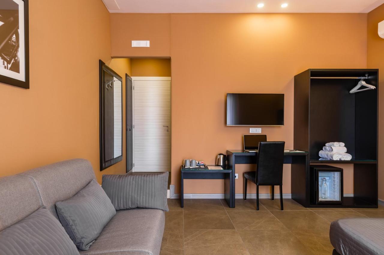 Bh Napoli Railway Hotel Luaran gambar
